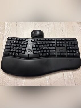 Meetion Ergonomic Split Keyboard with Cushioned Wrist Rest — Black